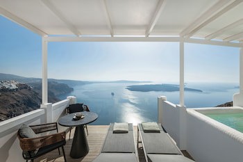 Aqua Luxury Suites