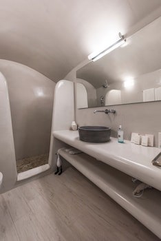 Aqua Luxury Suites