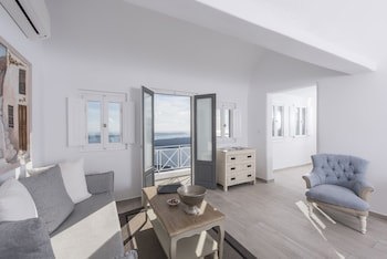 Aqua Luxury Suites