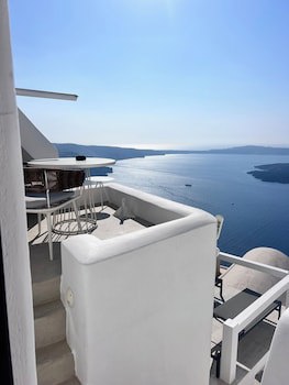 Aqua Luxury Suites