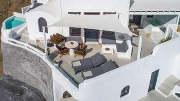 Aqua Luxury Suites