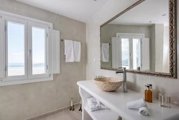 Aqua Luxury Suites