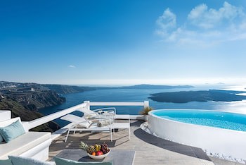 Aqua Luxury Suites