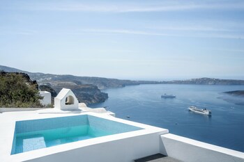 Aqua Luxury Suites