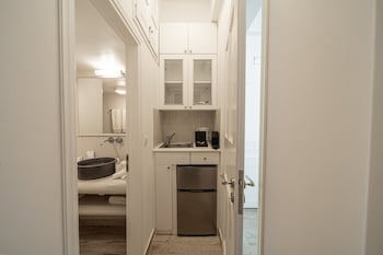 Aqua Luxury Suites