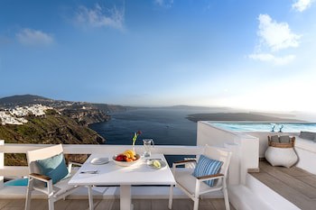 Aqua Luxury Suites