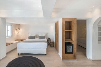 Aqua Luxury Suites