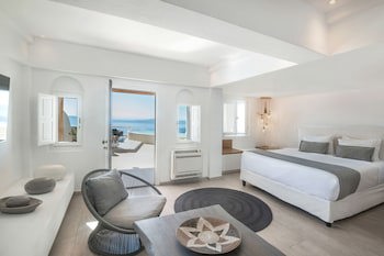 Aqua Luxury Suites