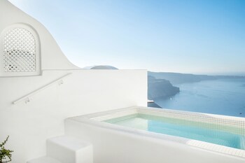 Aqua Luxury Suites