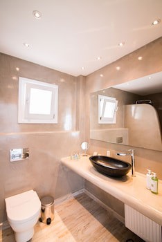Aqua Luxury Suites