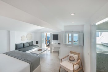 Aqua Luxury Suites