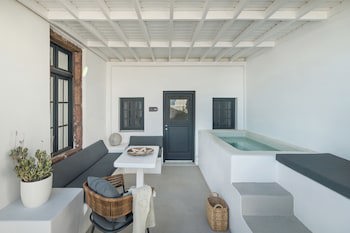 Aqua Luxury Suites