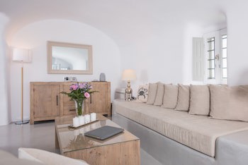 Aqua Luxury Suites