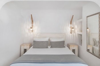 Aqua Luxury Suites
