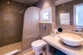 Aqua Luxury Suites