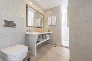 Aqua Luxury Suites