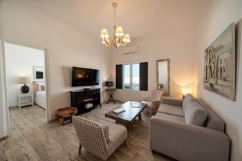 Aqua Luxury Suites