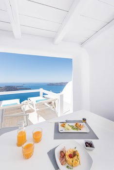 Aqua Luxury Suites