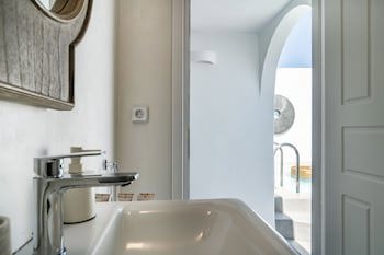 Aqua Luxury Suites