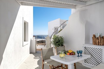 Aqua Luxury Suites