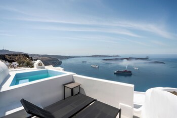 Aqua Luxury Suites