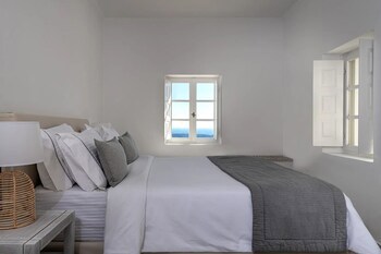 Aqua Luxury Suites