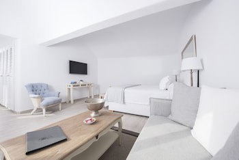 Aqua Luxury Suites