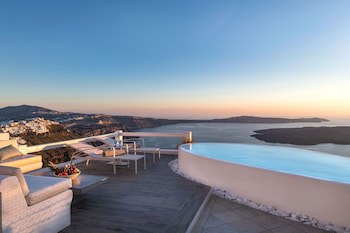 Aqua Luxury Suites