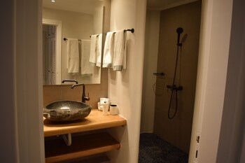 Aqua Luxury Suites