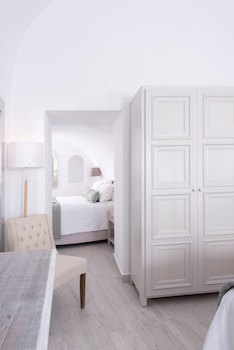 Aqua Luxury Suites