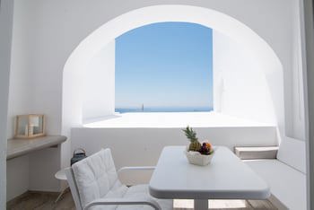 Aqua Luxury Suites