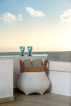 Aqua Luxury Suites