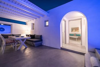 Aqua Luxury Suites