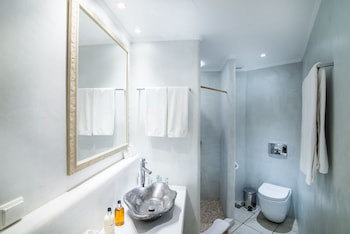 Aqua Luxury Suites