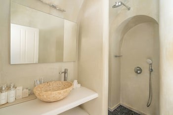 Aqua Luxury Suites
