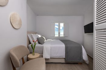Aqua Luxury Suites