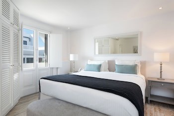 Aqua Luxury Suites