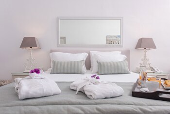 Aqua Luxury Suites