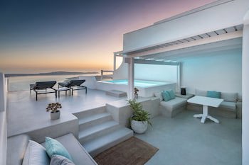 Aqua Luxury Suites