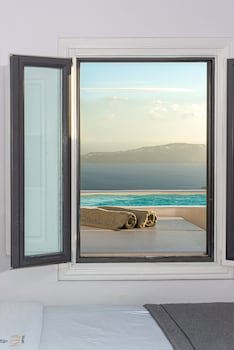 Aqua Luxury Suites