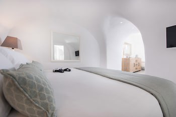 Aqua Luxury Suites