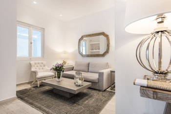 Aqua Luxury Suites