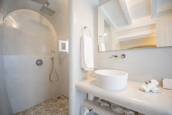 Aqua Luxury Suites