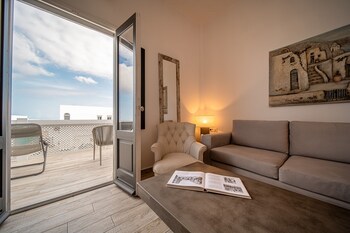 Aqua Luxury Suites
