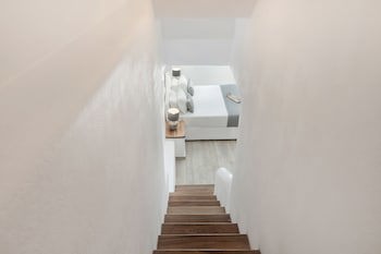 Aqua Luxury Suites