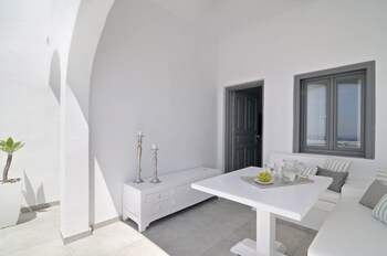 Aqua Luxury Suites