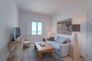 Aqua Luxury Suites