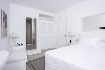 Aqua Luxury Suites