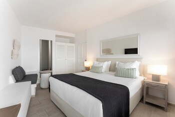 Aqua Luxury Suites