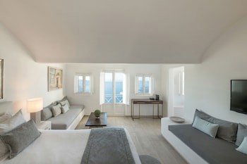Aqua Luxury Suites